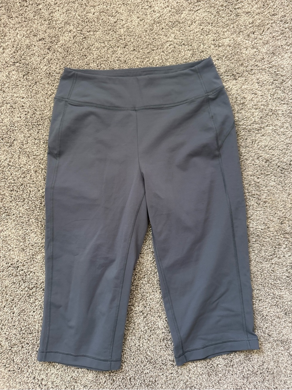 Duluth Trading Co Slate Gray Performance Capris